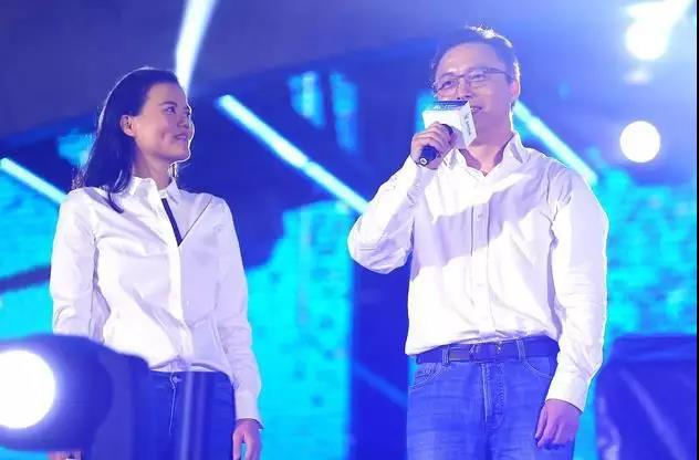 作为阿里巴巴十八罗汉之一,彭蕾历任市场、服务和HR部门,她有很多身份:“蚂蚁金服董事长”、“阿里员工心中的女神”“马云背后最有权势的女人”....她对阿里的贡献,不止于缔造了“蚂蚁金服”。