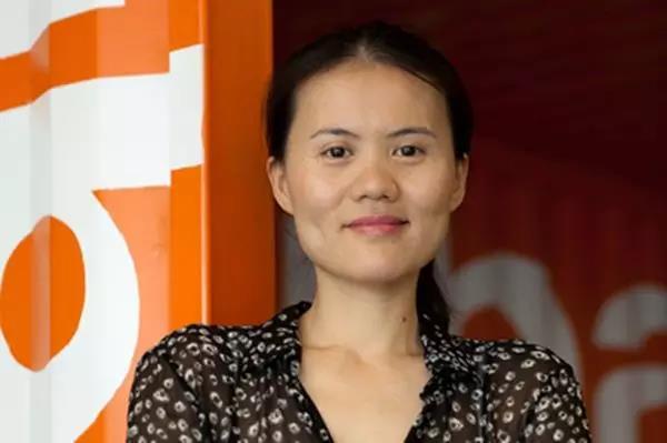 作为阿里巴巴十八罗汉之一,彭蕾历任市场、服务和HR部门,她有很多身份:“蚂蚁金服董事长”、“阿里员工心中的女神”“马云背后最有权势的女人”....她对阿里的贡献,不止于缔造了“蚂蚁金服”。